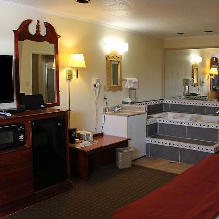 Lake View Inn & Suites Killen エクステリア 写真